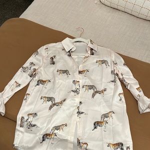 XS white printed button up
